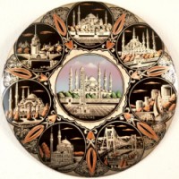 Malovaný mosazný talíř s osmi obázky dominant Istambulu