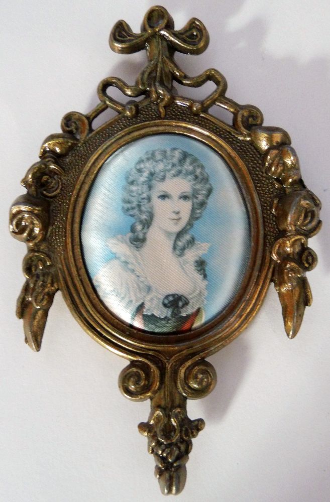 Marie Marie Antoinette oválná miniatura v kovovém rámečku