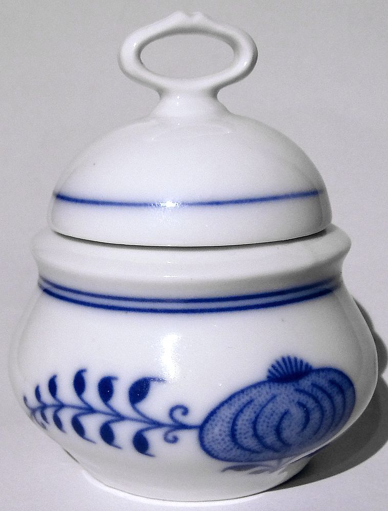Porcelánová cibuláková dózička z porcelánky Jakubov-Vojkovice